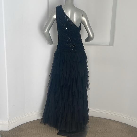 Tadashi Shoji One Shoulder Sequin Mesh Tiered Black Gown Size 6 - Picture 2 of 15
